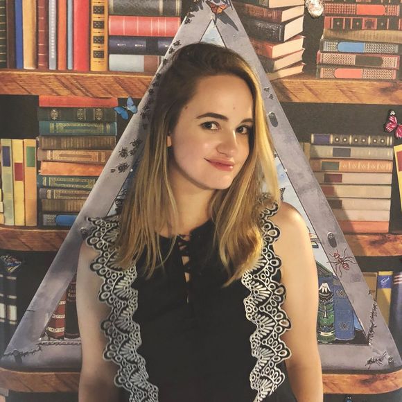 Meet your Posher, Caroline - Picture 1 of 1